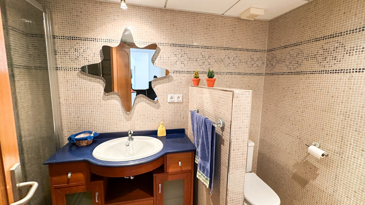 For sale - 4 Bedroom 3 Bathroom Apartment - Middle Floor Apartment in Torrevieja - Playa de los Locos  - Alicante