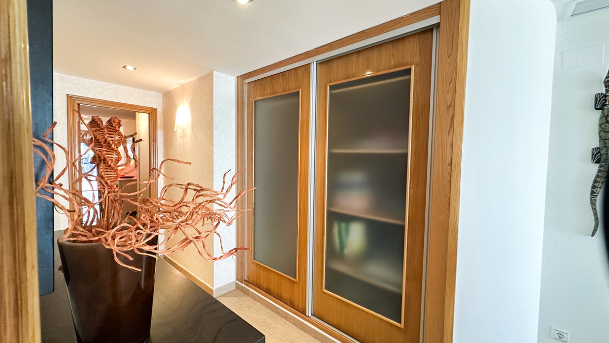 For sale - 4 Bedroom 3 Bathroom Apartment - Middle Floor Apartment in Torrevieja - Playa de los Locos  - Alicante