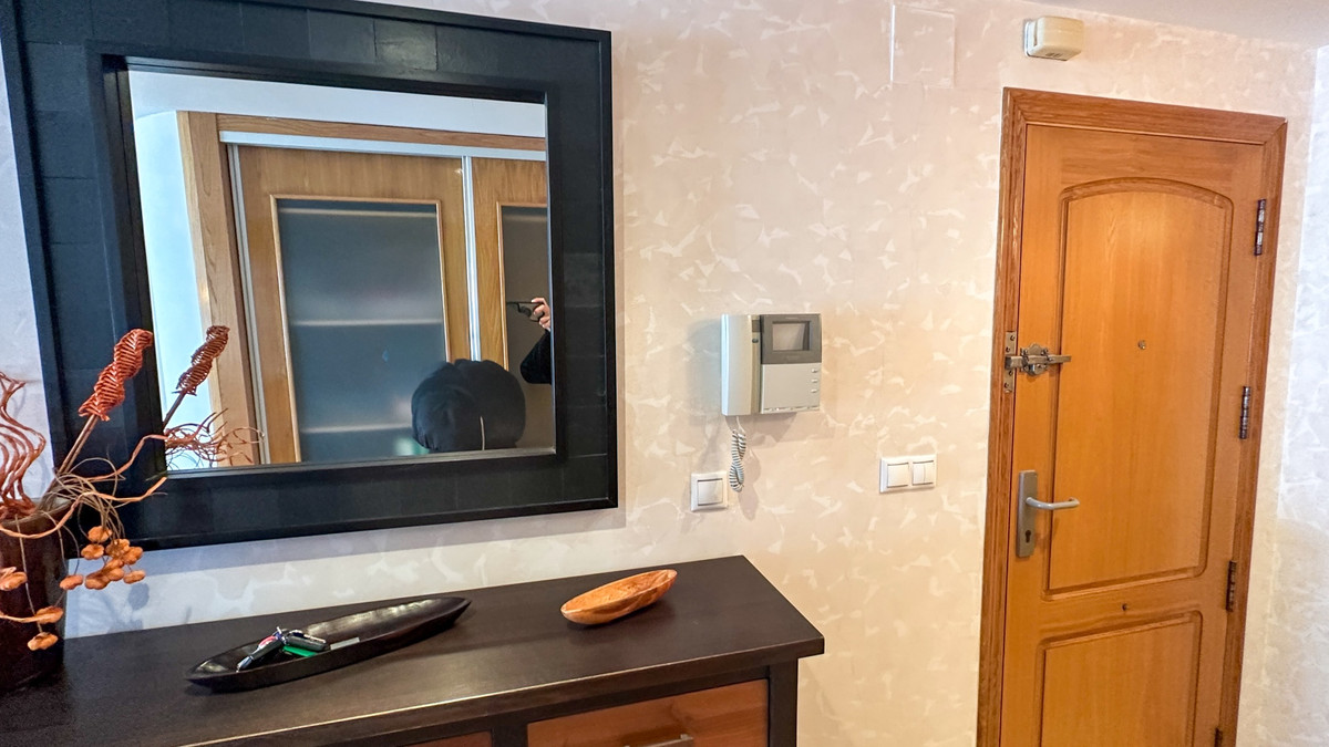 For sale - 4 Bedroom 3 Bathroom Apartment - Middle Floor Apartment in Torrevieja - Playa de los Locos  - Alicante