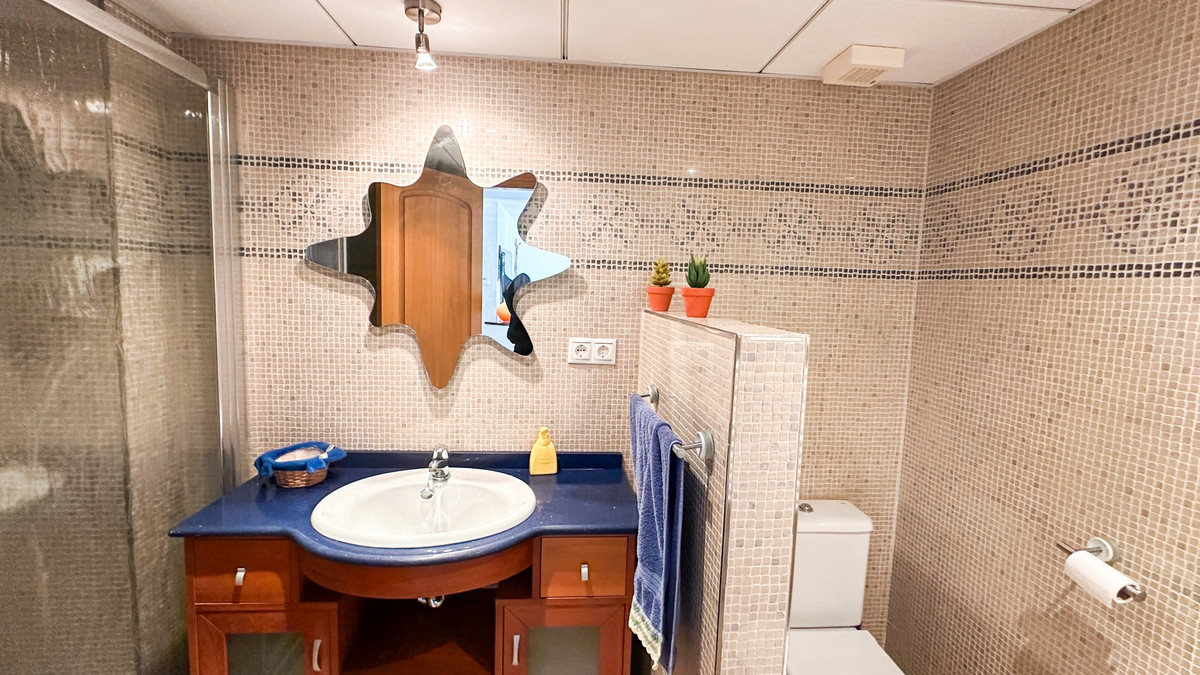 For sale - 4 Bedroom 3 Bathroom Apartment - Middle Floor Apartment in Torrevieja - Playa de los Locos  - Alicante
