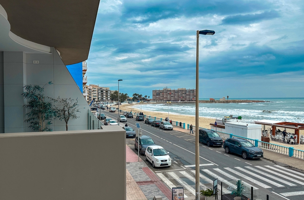 4 Bedroom 3 Bathroom Apartment - Middle Floor Apartment in Torrevieja