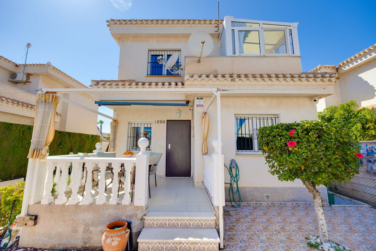 For sale - 3 Bedroom 2 Bathroom Detached Villa in Playa Flamenca - Orihuela Costa  - Alicante