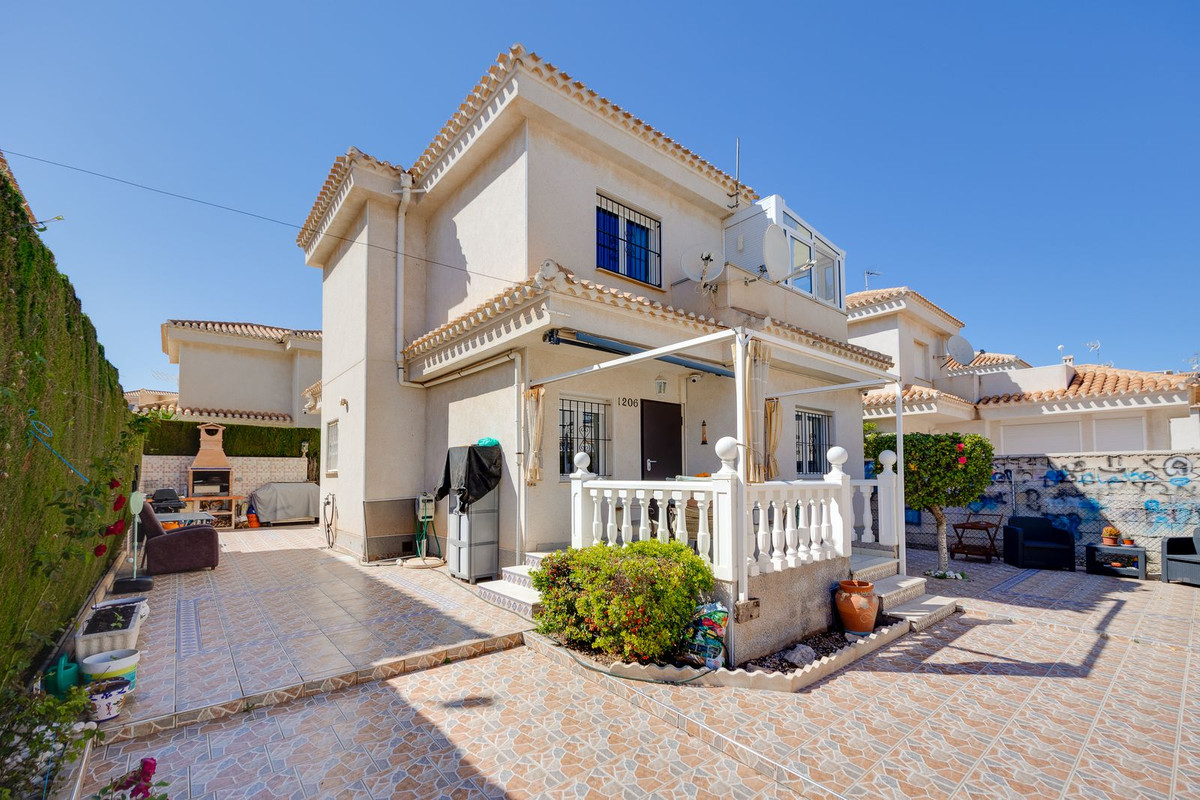 For sale - 3 Bedroom 2 Bathroom Detached Villa in Playa Flamenca - Orihuela Costa  - Alicante
