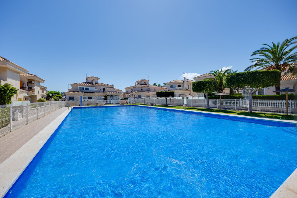 For sale - 3 Bedroom 2 Bathroom Detached Villa in Playa Flamenca - Orihuela Costa  - Alicante