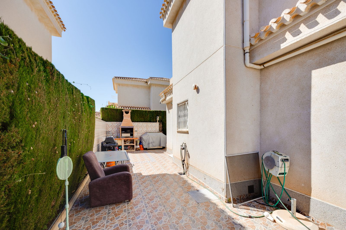 For sale - 3 Bedroom 2 Bathroom Detached Villa in Playa Flamenca - Orihuela Costa  - Alicante