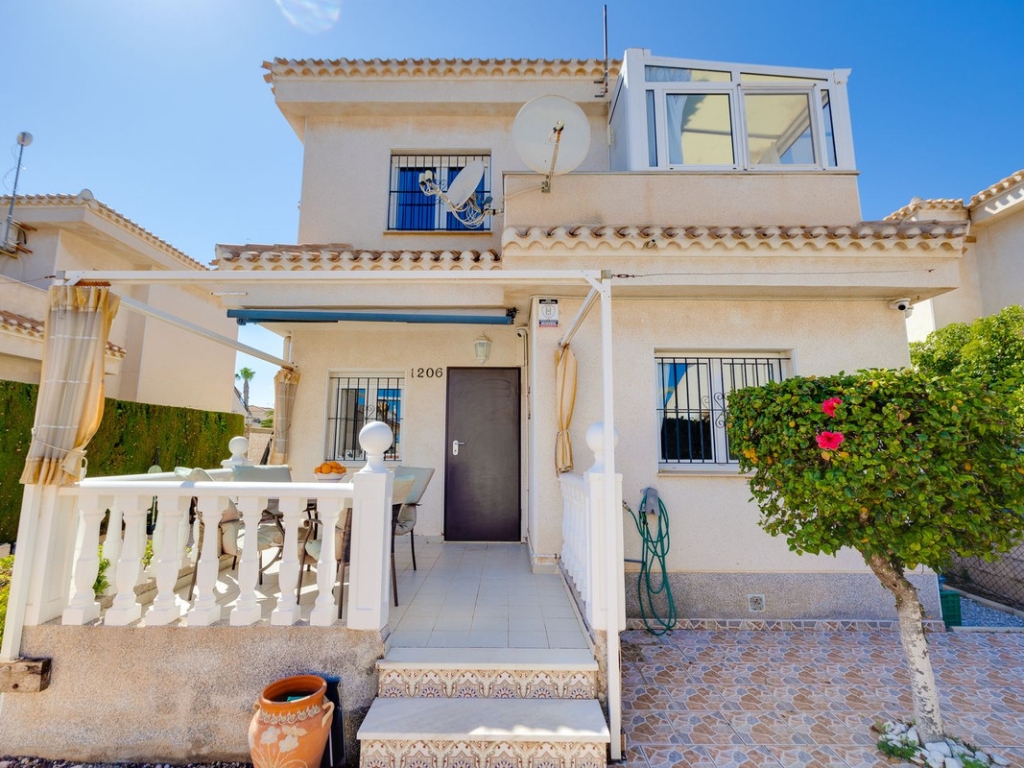 3 Bedroom 2 Bathroom Detached Villa in Playa Flamenca
