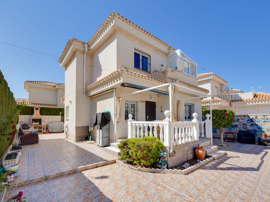 3 Bedroom 2 Bathroom Detached Villa in Playa Flamenca