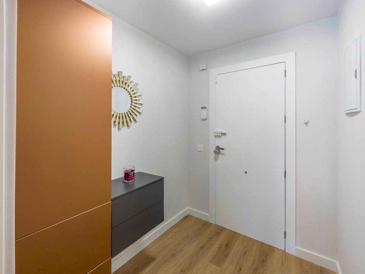 For sale - 3 Bedroom 2 Bathroom Apartment - Middle Floor Apartment in Torrevieja - Playa Del Cura  - Alicante