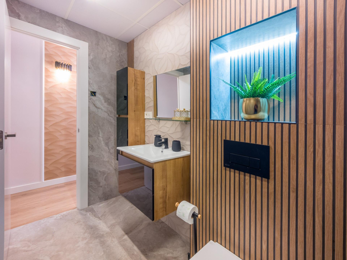For sale - 3 Bedroom 2 Bathroom Apartment - Middle Floor Apartment in Torrevieja - Playa Del Cura  - Alicante