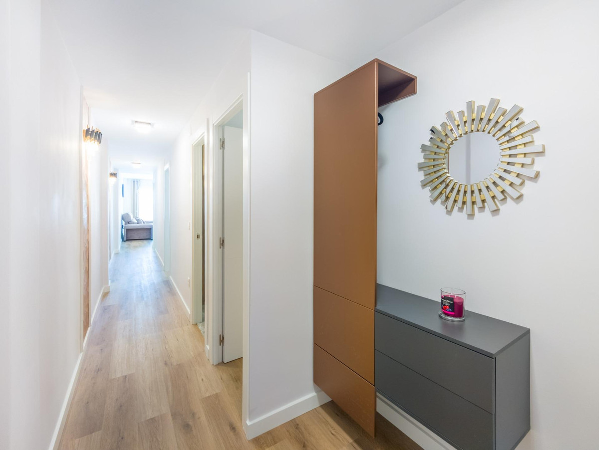 For sale - 3 Bedroom 2 Bathroom Apartment - Middle Floor Apartment in Torrevieja - Playa Del Cura  - Alicante