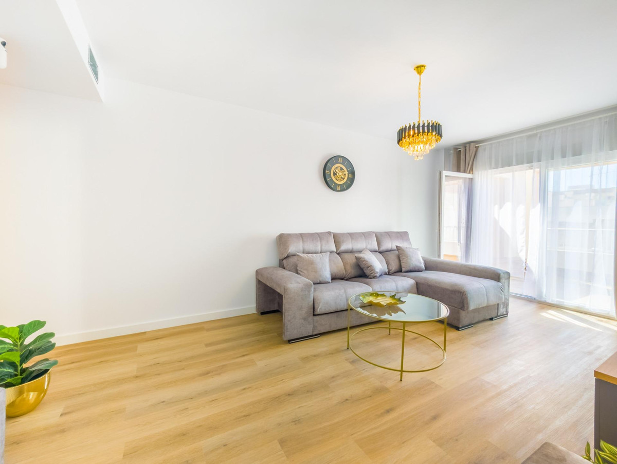 For sale - 3 Bedroom 2 Bathroom Apartment - Middle Floor Apartment in Torrevieja - Playa Del Cura  - Alicante