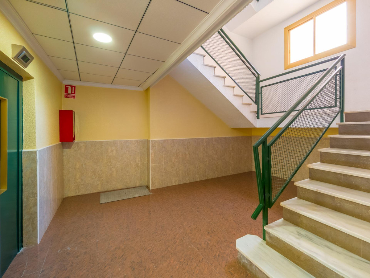 For sale - 3 Bedroom 2 Bathroom Apartment - Middle Floor Apartment in Torrevieja - Playa Del Cura  - Alicante