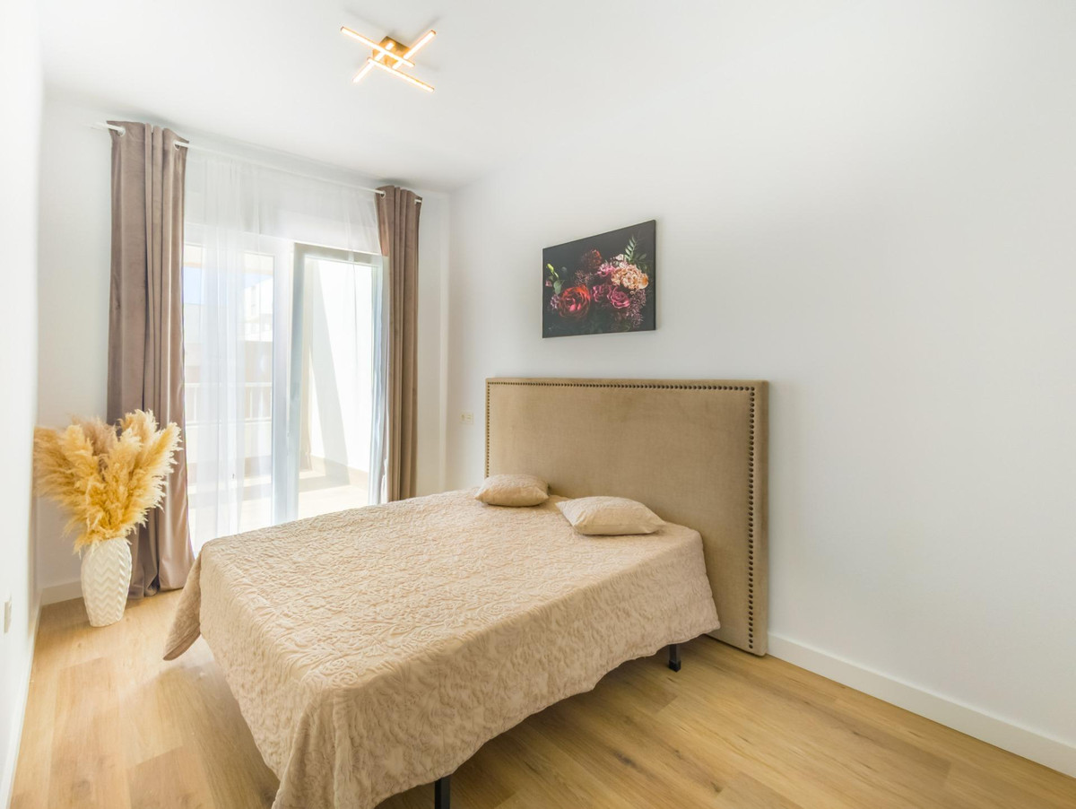For sale - 3 Bedroom 2 Bathroom Apartment - Middle Floor Apartment in Torrevieja - Playa Del Cura  - Alicante