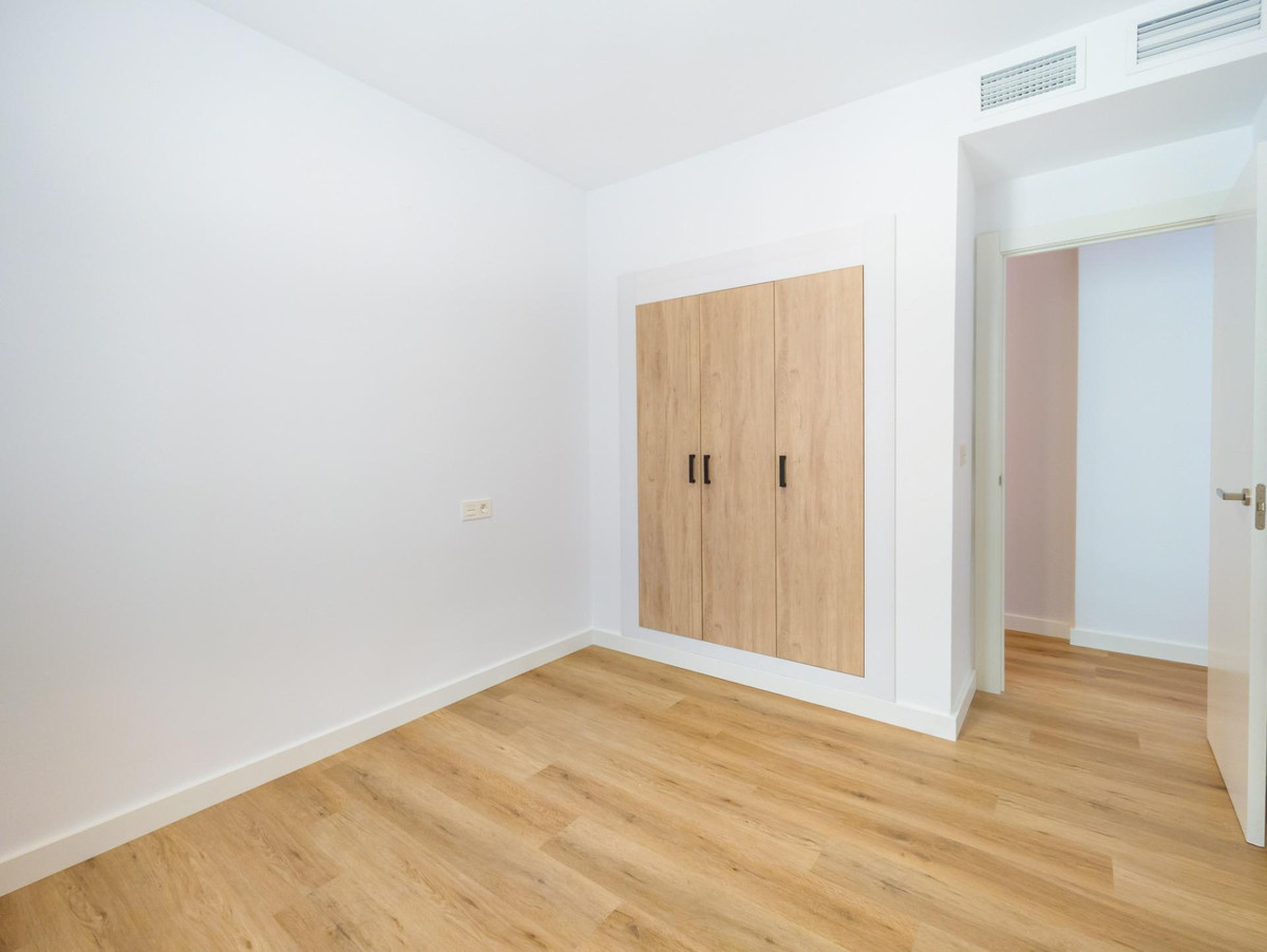 For sale - 3 Bedroom 2 Bathroom Apartment - Middle Floor Apartment in Torrevieja - Playa Del Cura  - Alicante