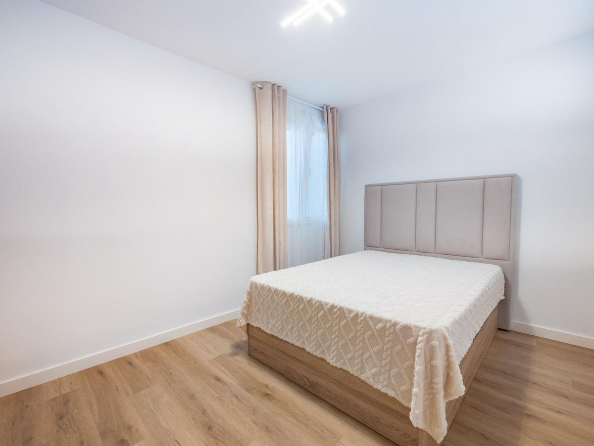 For sale - 3 Bedroom 2 Bathroom Apartment - Middle Floor Apartment in Torrevieja - Playa Del Cura  - Alicante