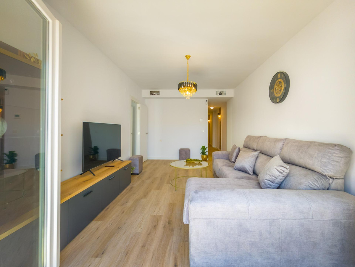 For sale - 3 Bedroom 2 Bathroom Apartment - Middle Floor Apartment in Torrevieja - Playa Del Cura  - Alicante