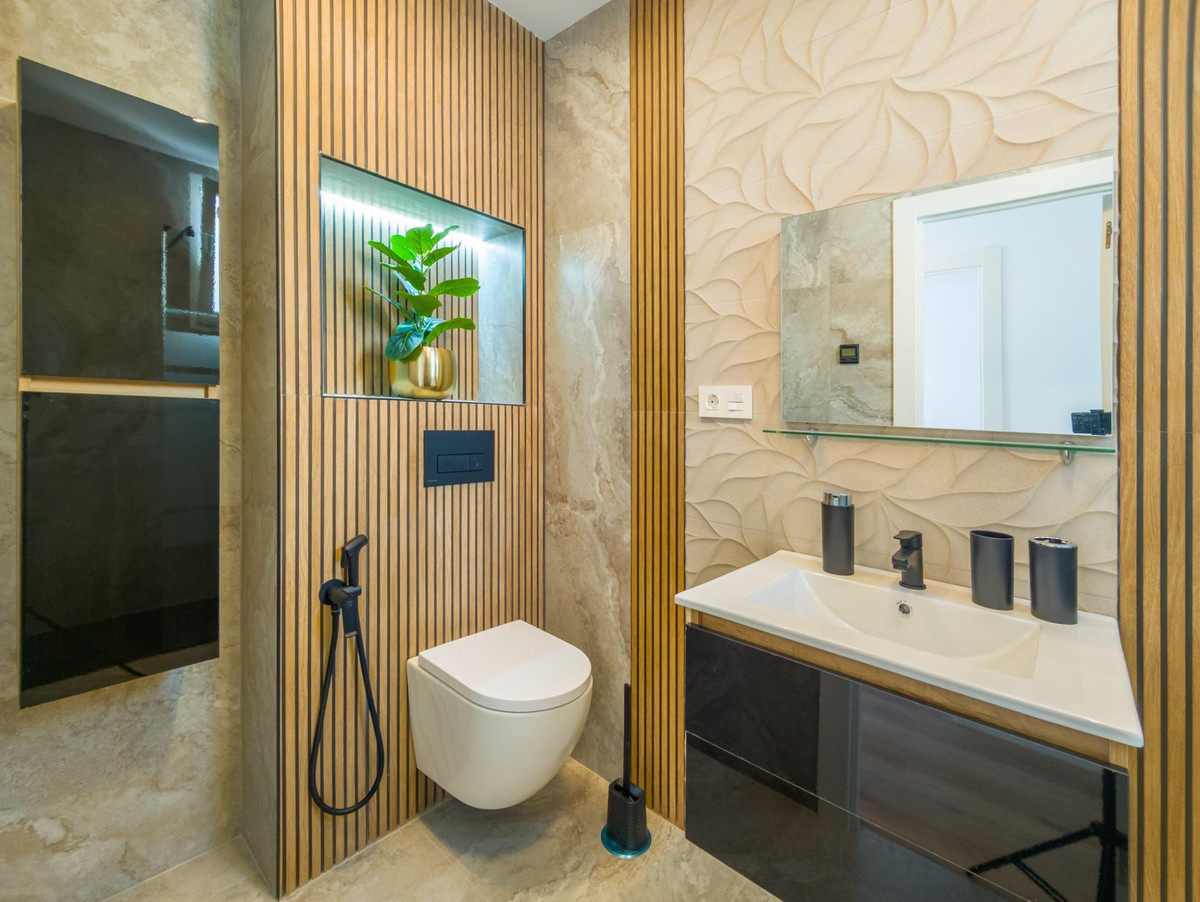 For sale - 3 Bedroom 2 Bathroom Apartment - Middle Floor Apartment in Torrevieja - Playa Del Cura  - Alicante