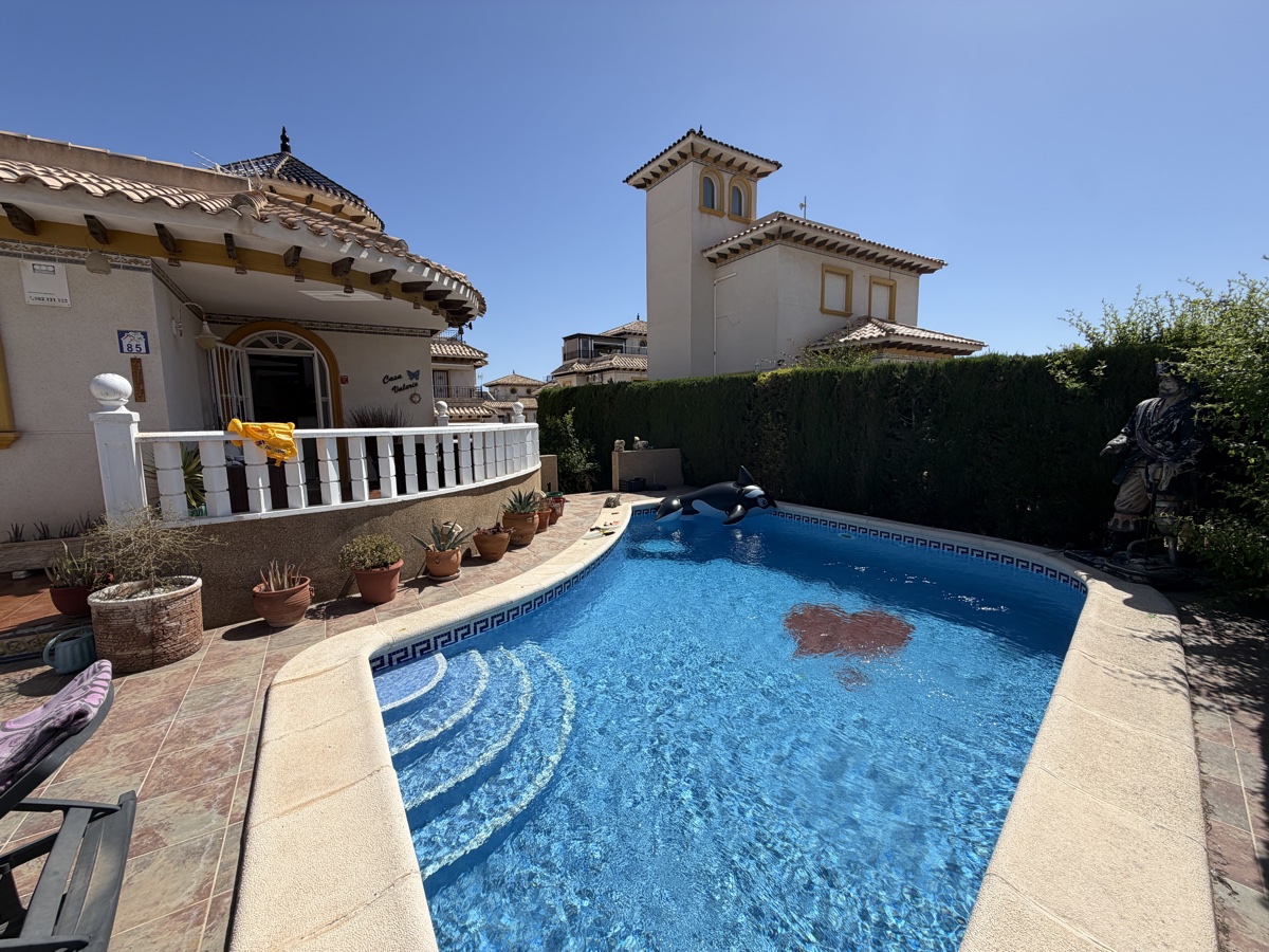 For sale - 4 Bedroom 3 Bathroom Villa in Villamartin - , Villamartin, Alicante, Spain - Alicante