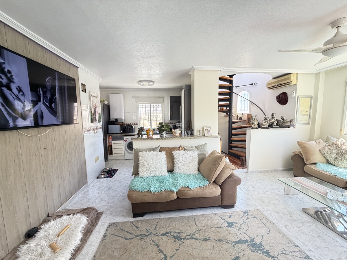 For sale - 4 Bedroom 3 Bathroom Villa in Villamartin - , Villamartin, Alicante, Spain - Alicante