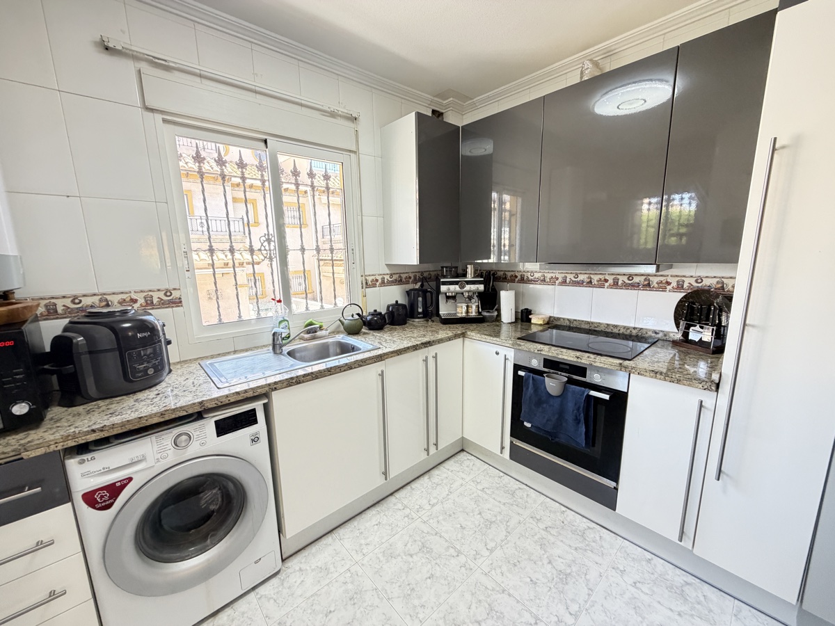 For sale - 4 Bedroom 3 Bathroom Villa in Villamartin - , Villamartin, Alicante, Spain - Alicante