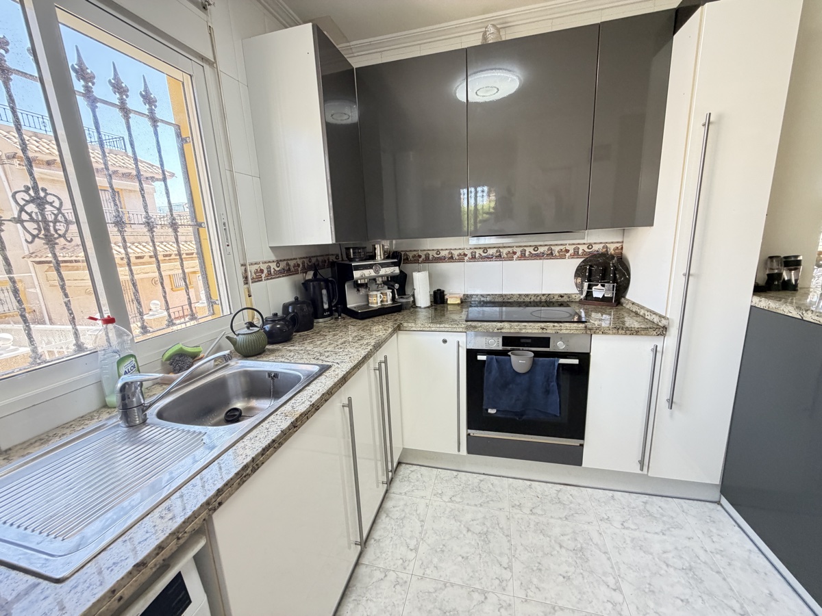 For sale - 4 Bedroom 3 Bathroom Villa in Villamartin - , Villamartin, Alicante, Spain - Alicante