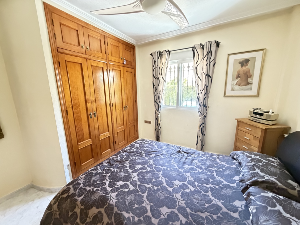 For sale - 4 Bedroom 3 Bathroom Villa in Villamartin - , Villamartin, Alicante, Spain - Alicante