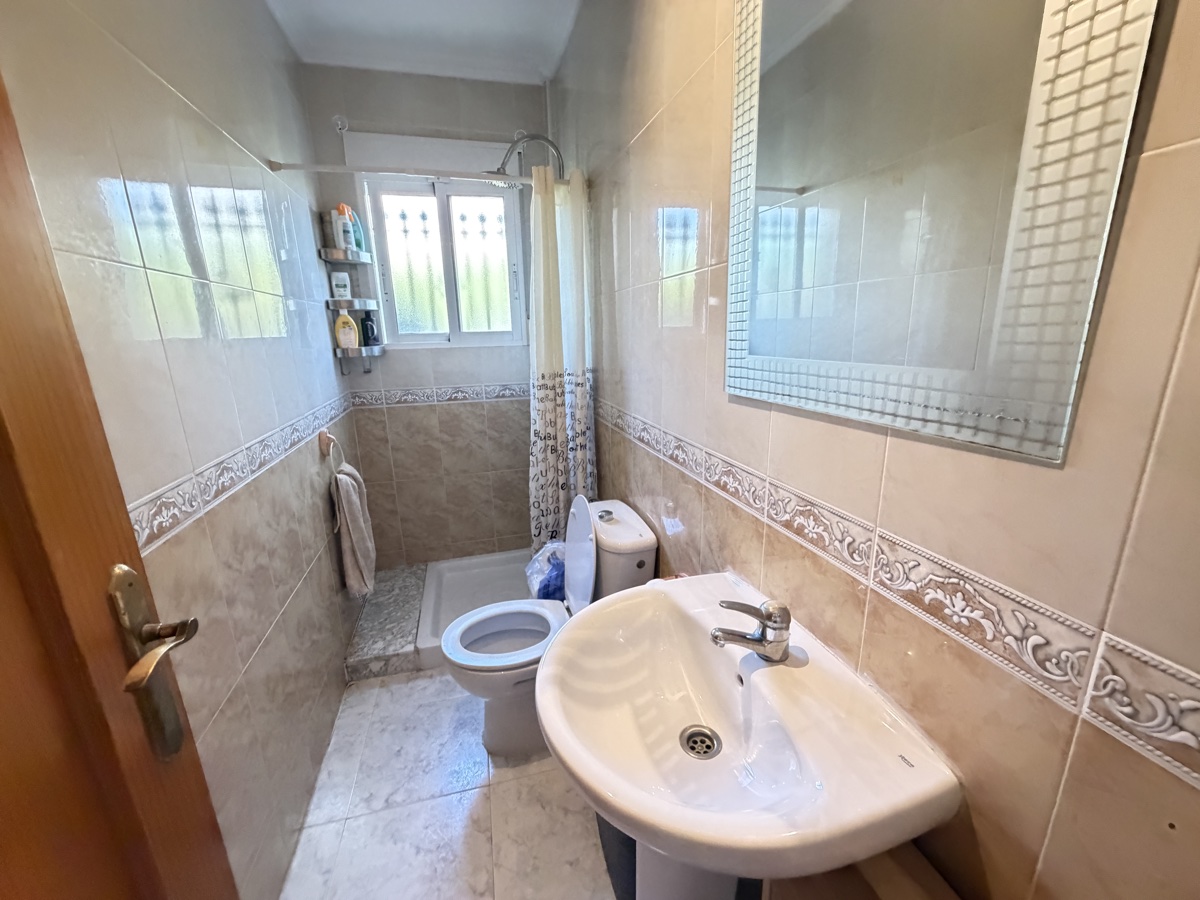 For sale - 4 Bedroom 3 Bathroom Villa in Villamartin - , Villamartin, Alicante, Spain - Alicante