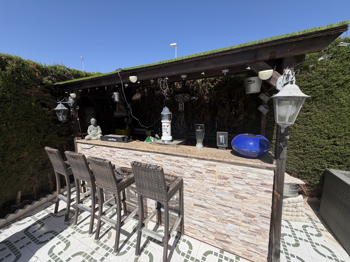 For sale - 4 Bedroom 3 Bathroom Villa in Villamartin - , Villamartin, Alicante, Spain - Alicante