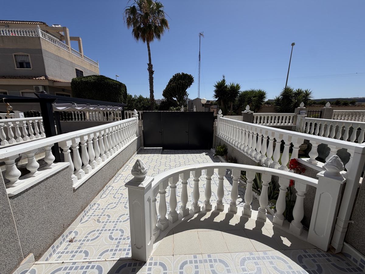 For sale - 3 Bedroom 3 Bathroom Townhouse in Playa Flamenca - , Playa Flamenca, Alicante, Spain - Alicante