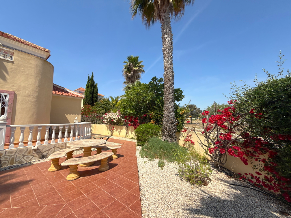 For sale - 3 Bedroom 2 Bathroom Villa in Cabo Roig -  - Alicante