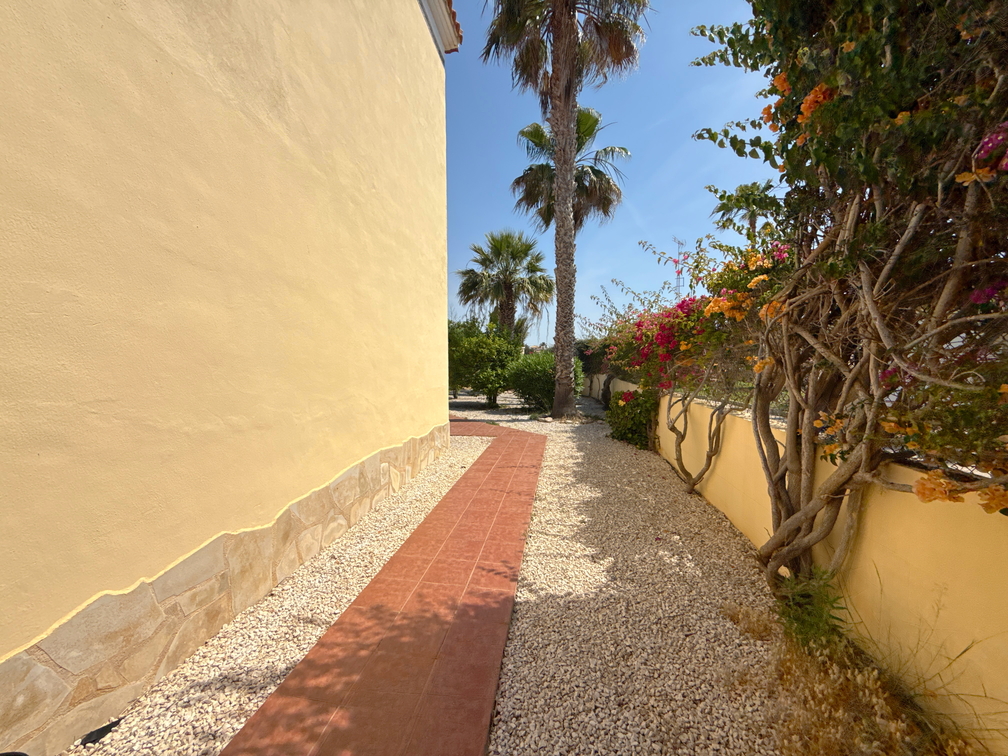 For sale - 3 Bedroom 2 Bathroom Villa in Cabo Roig -  - Alicante