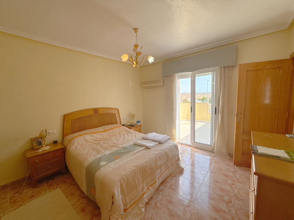 For sale - 3 Bedroom 2 Bathroom Villa in Cabo Roig -  - Alicante