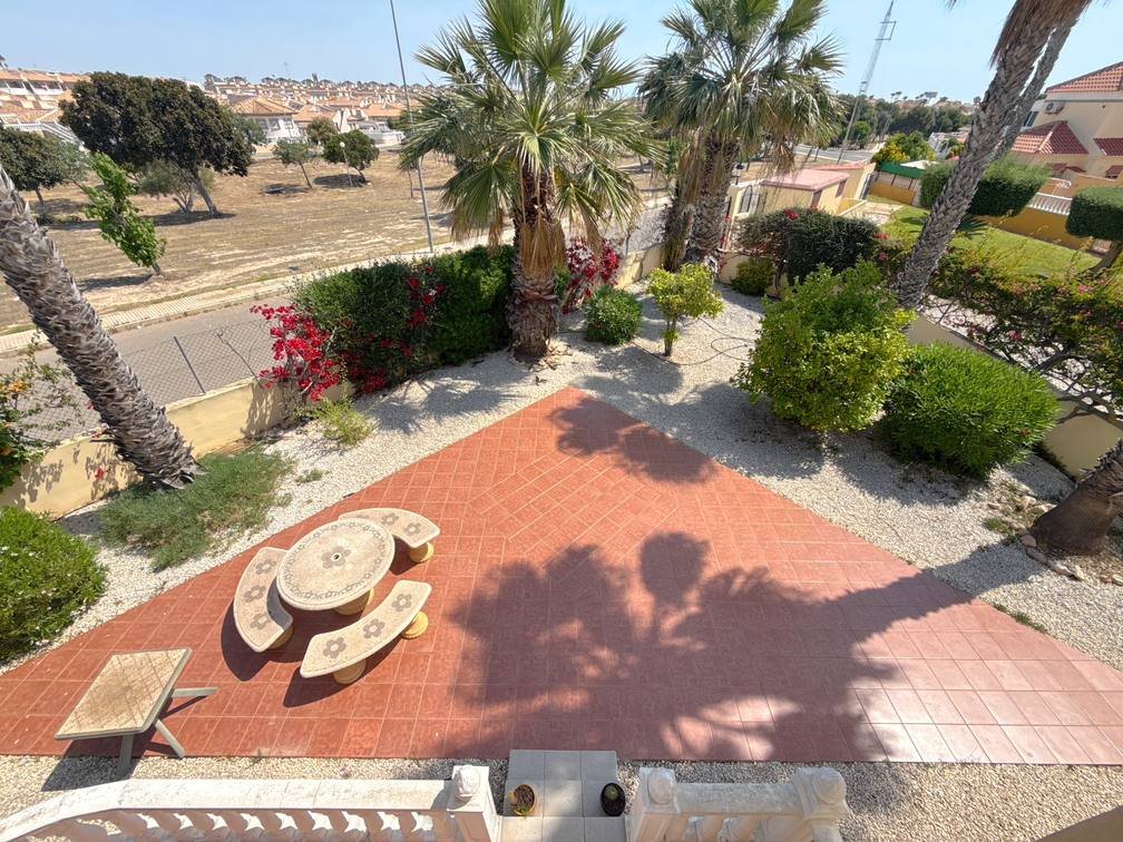 For sale - 3 Bedroom 2 Bathroom Villa in Cabo Roig -  - Alicante