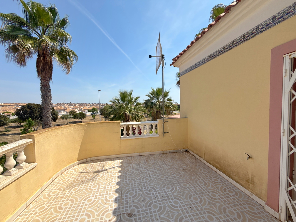 For sale - 3 Bedroom 2 Bathroom Villa in Cabo Roig -  - Alicante