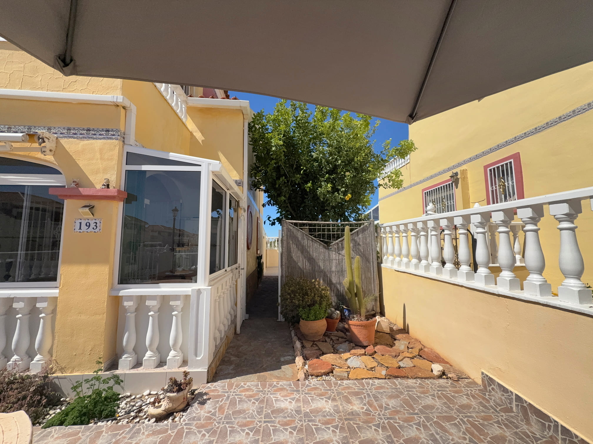 For sale - 2 Bedroom 2 Bathroom Semi Detached House in Cabo Roig -  - Alicante