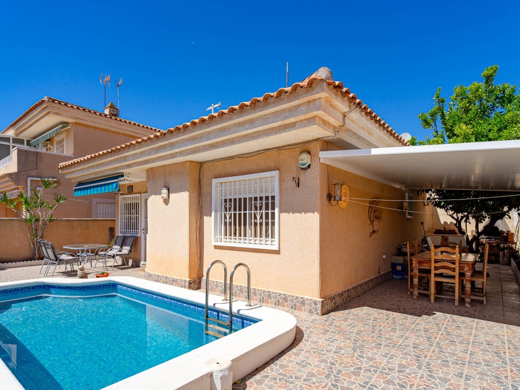 2 Bedroom 2 Bathroom Villa in Punta Prima