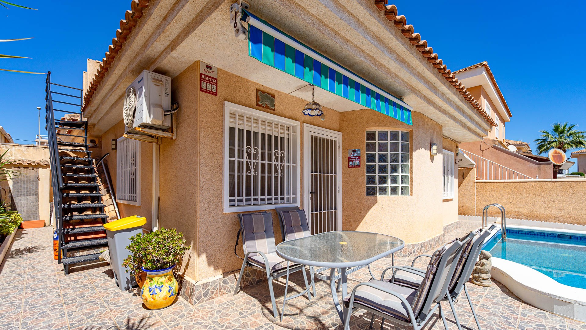 For sale - 2 Bedroom 2 Bathroom Villa in Punta Prima - Punta Prima  - Alicante