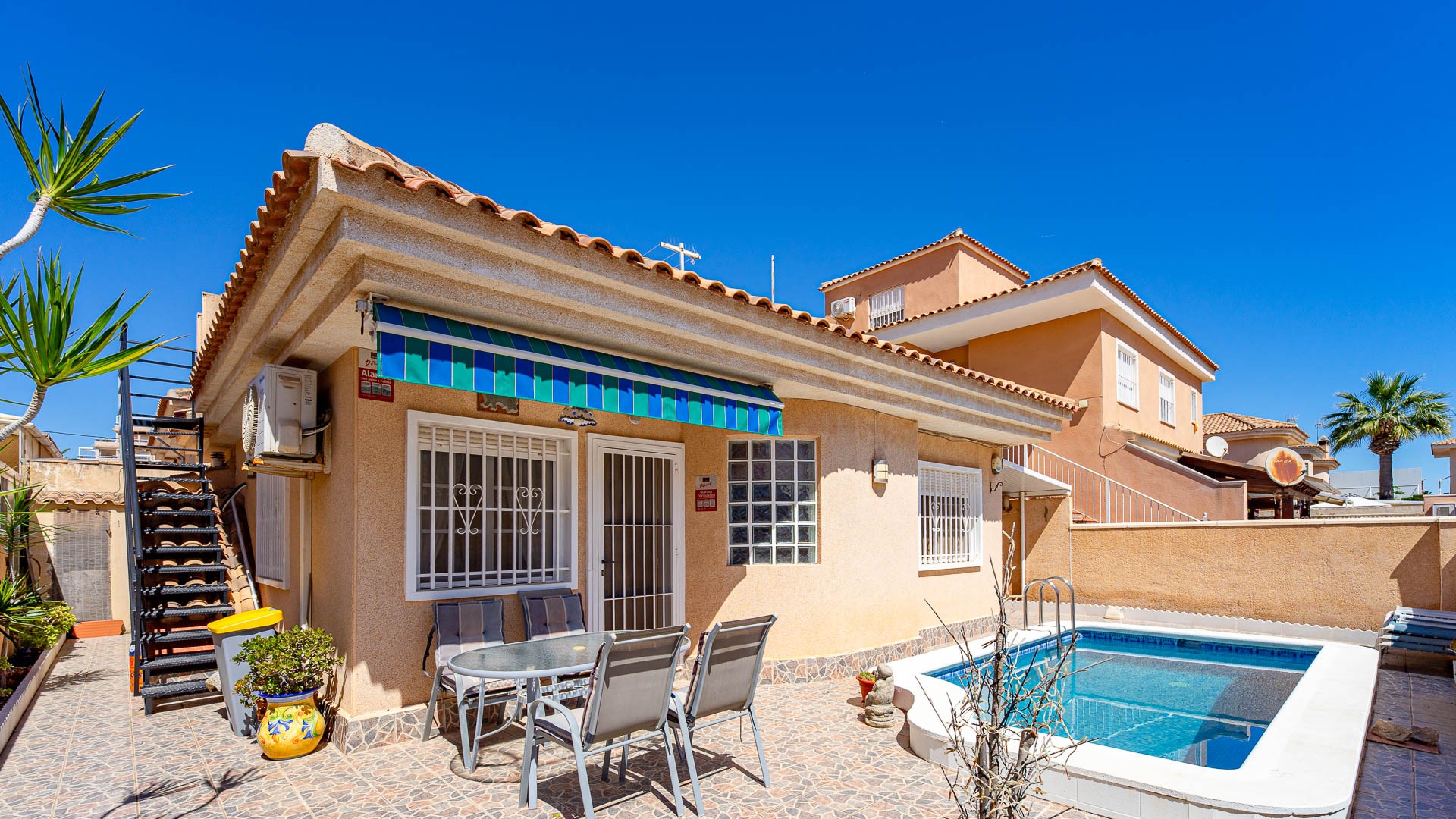 For sale - 2 Bedroom 2 Bathroom Villa in Punta Prima - Punta Prima  - Alicante