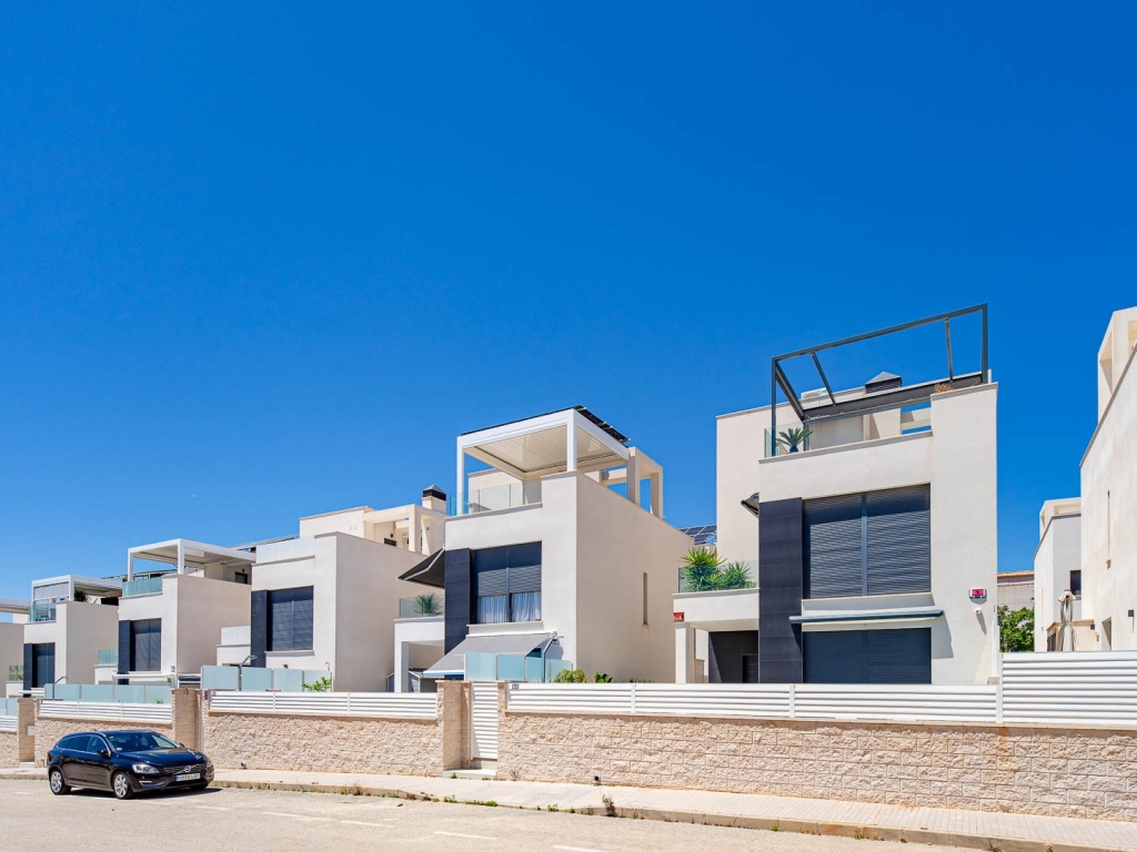 4 Bedroom 2 Bathroom Villa in Punta Prima