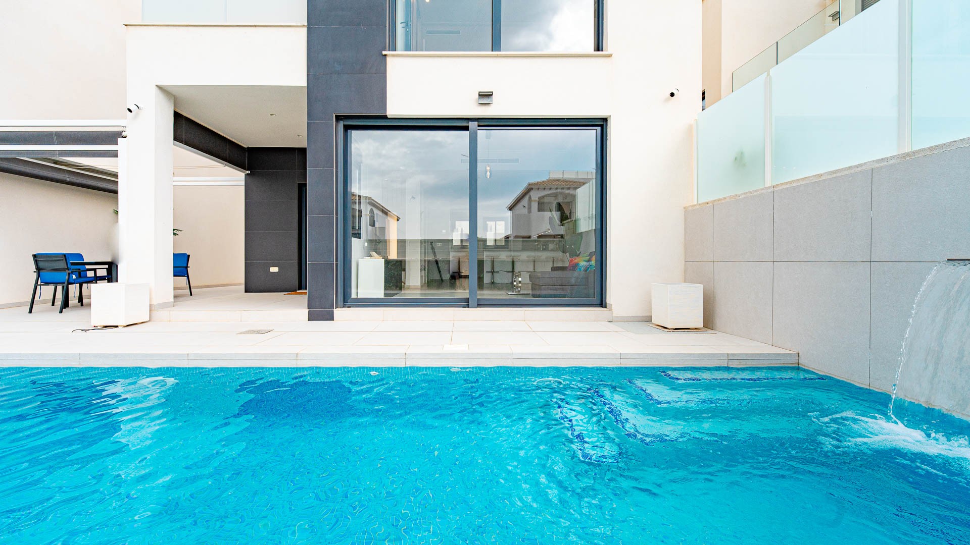 For sale - 4 Bedroom 2 Bathroom Villa in Punta Prima - Punta Prima  - Alicante