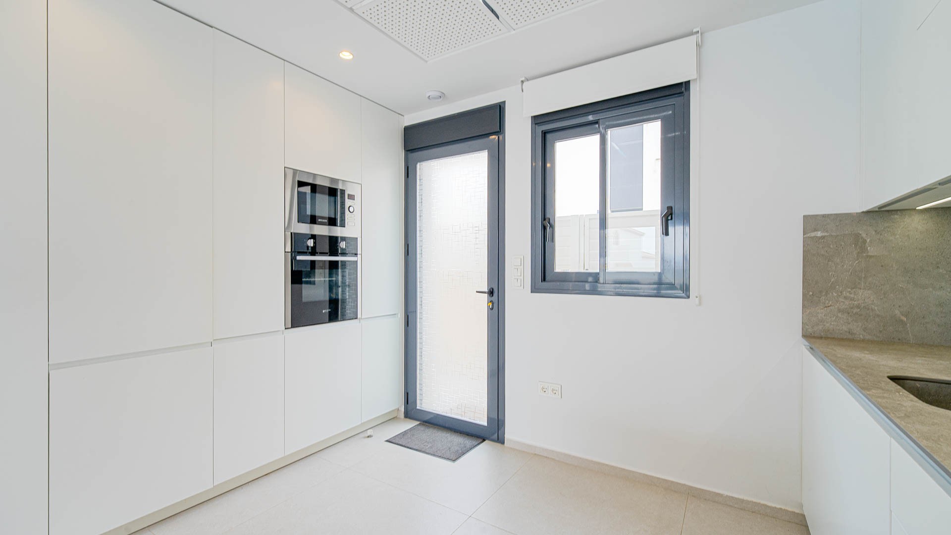 For sale - 4 Bedroom 2 Bathroom Villa in Punta Prima - Punta Prima  - Alicante