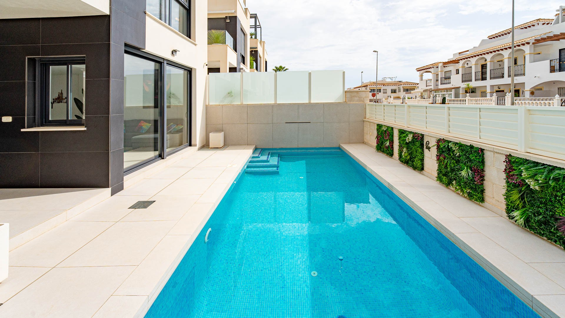 For sale - 4 Bedroom 2 Bathroom Villa in Punta Prima - Punta Prima  - Alicante