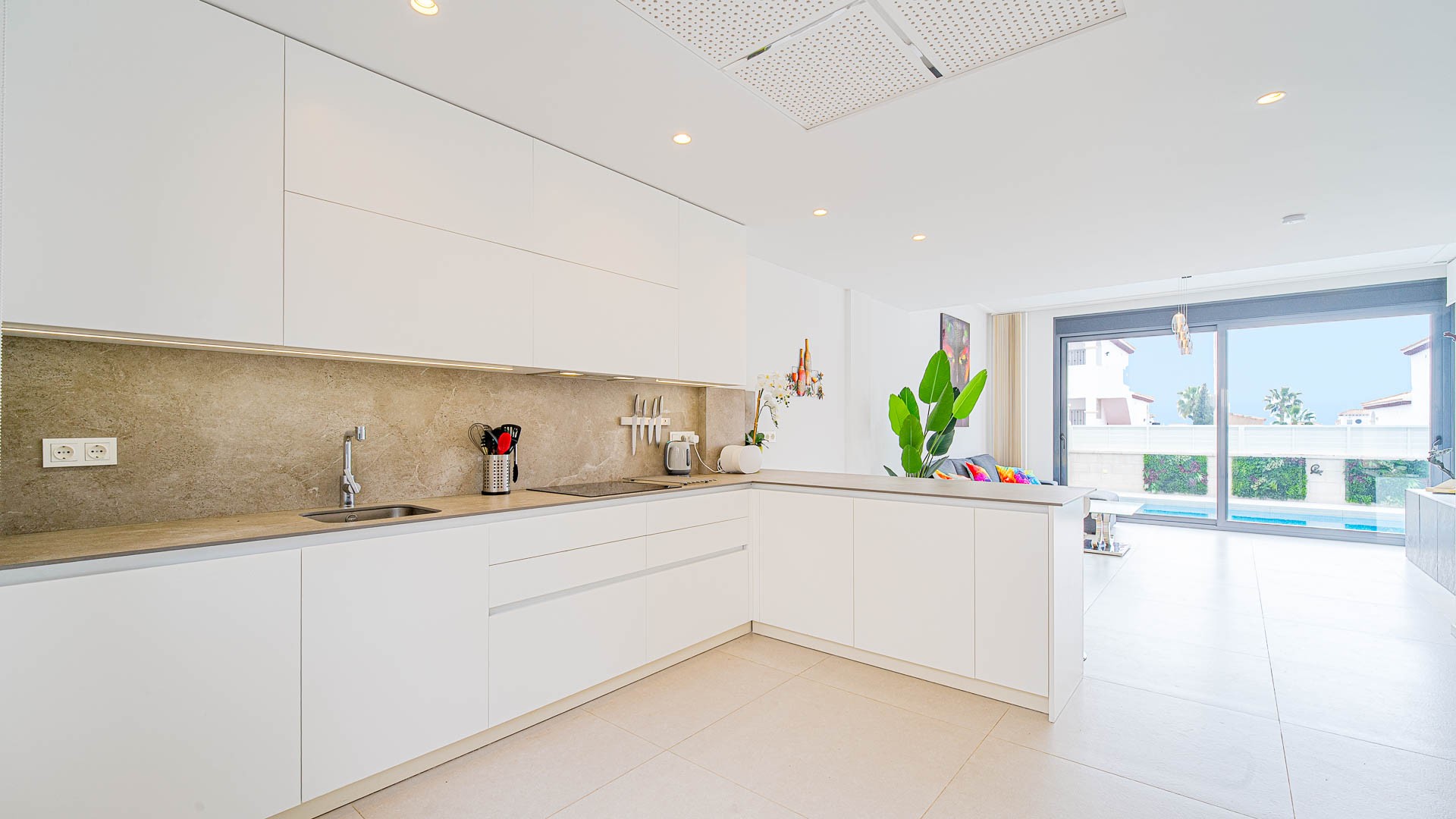 For sale - 4 Bedroom 2 Bathroom Villa in Punta Prima - Punta Prima  - Alicante