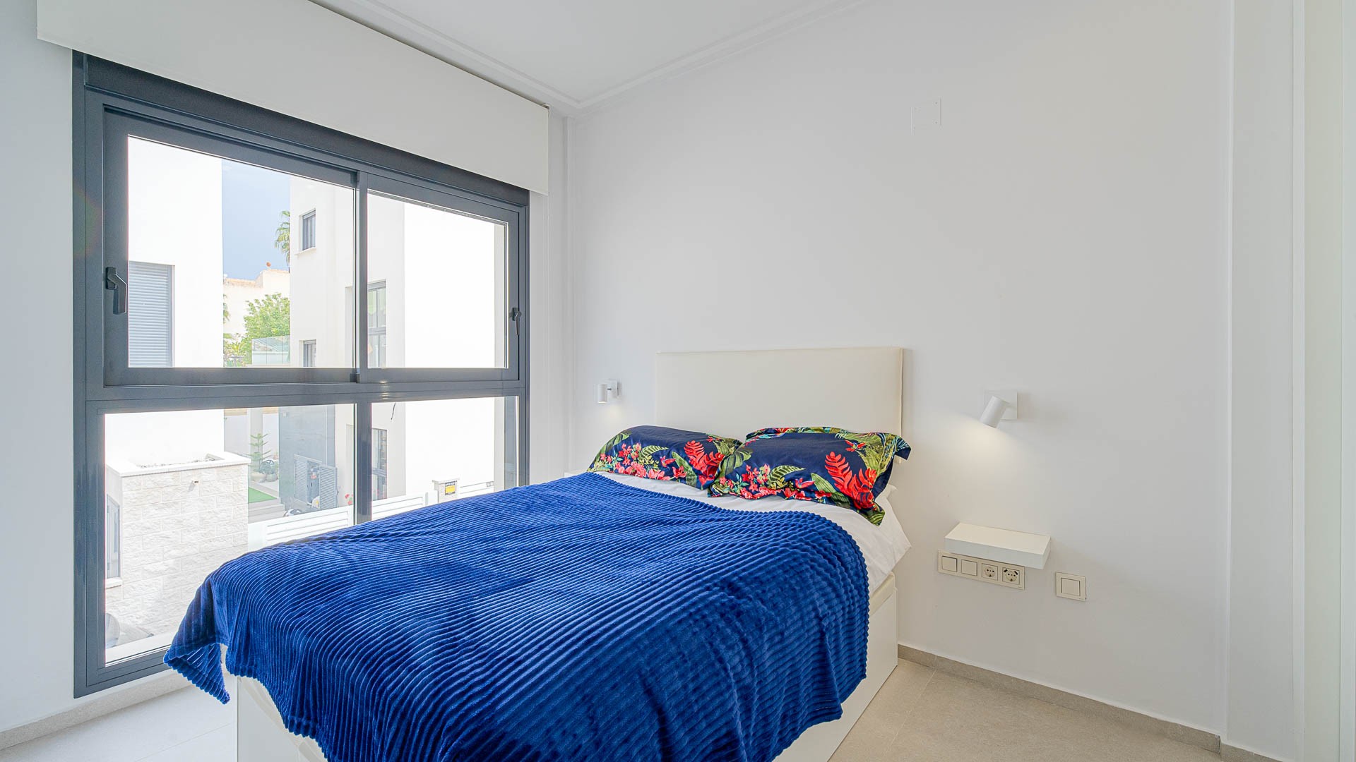 For sale - 4 Bedroom 2 Bathroom Villa in Punta Prima - Punta Prima  - Alicante