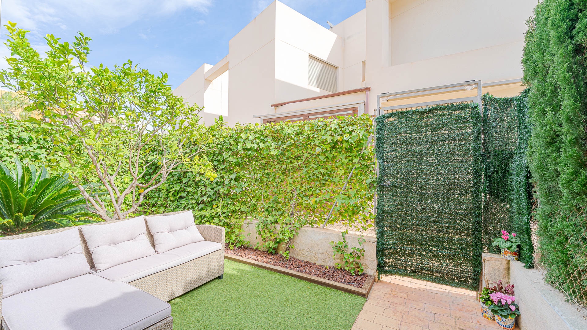 For sale - 3 Bedroom 3 Bathroom Townhouse in Punta Prima - Punta Prima  - Alicante