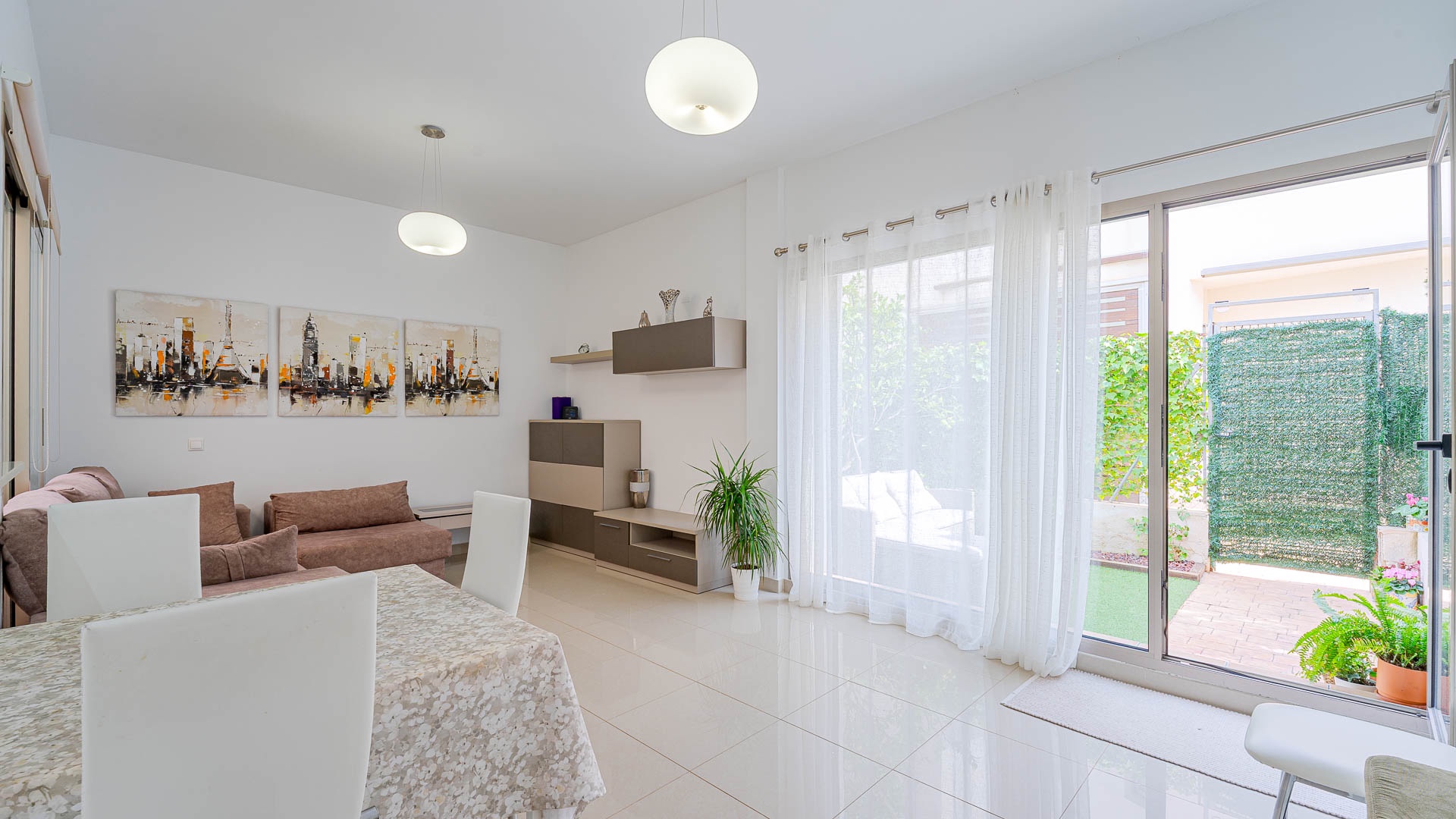 For sale - 3 Bedroom 3 Bathroom Townhouse in Punta Prima - Punta Prima  - Alicante