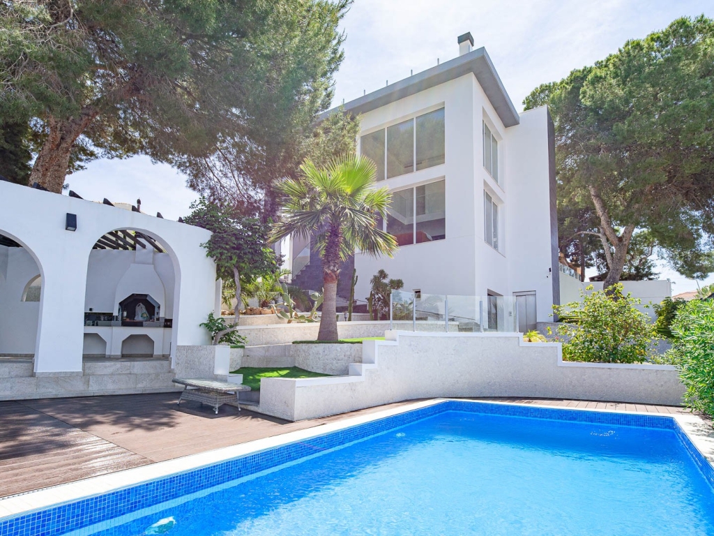 6 Bedroom 3 Bathroom Villa in Los Balcones