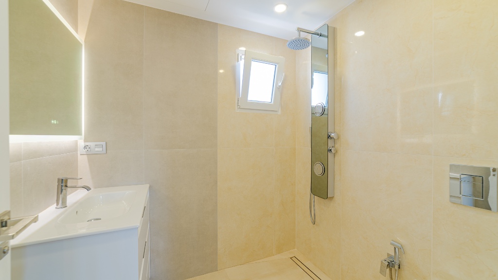 For sale - 6 Bedroom 3 Bathroom Villa in Los Balcones - Los Balcones  - Alicante