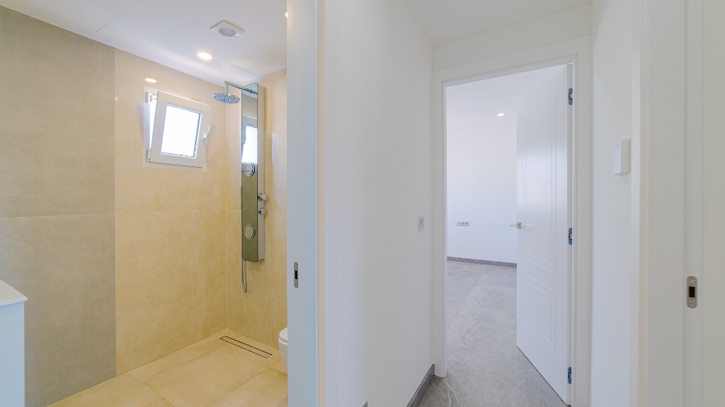 For sale - 6 Bedroom 3 Bathroom Villa in Los Balcones - Los Balcones  - Alicante