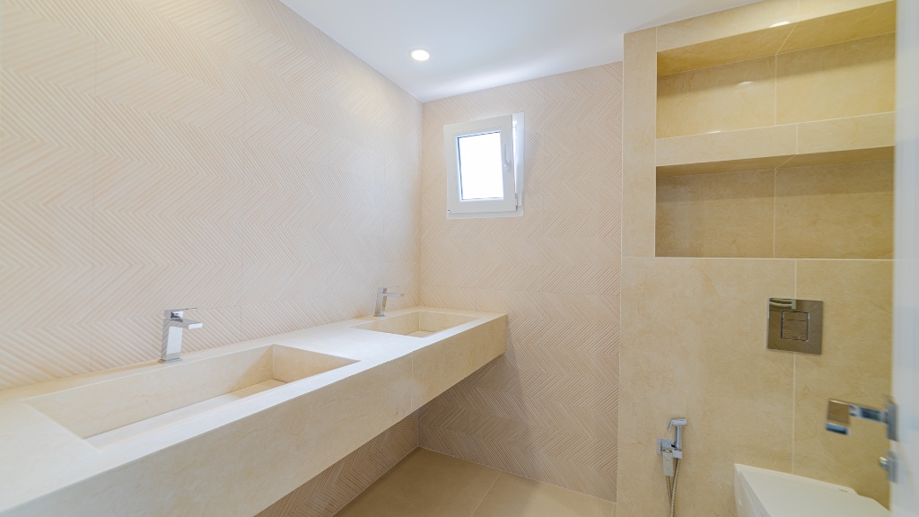 For sale - 6 Bedroom 3 Bathroom Villa in Los Balcones - Los Balcones  - Alicante